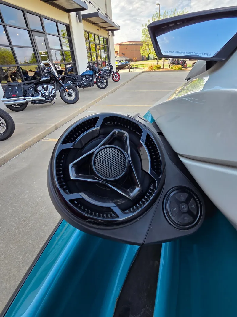 Slide: The Image of Sea-Doo GTI SE 130 iBR iDF Sound System 2024 - 12