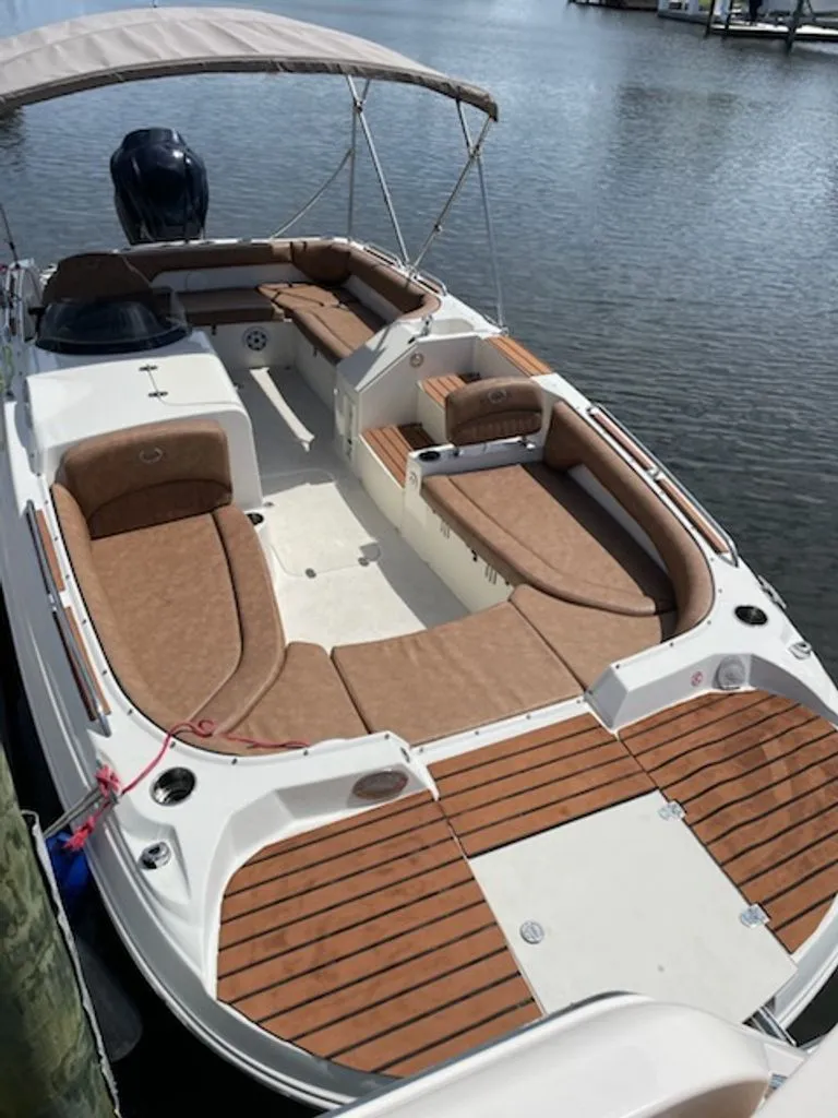 Slide: The Image of Stingray 212 SC 2022 - 1