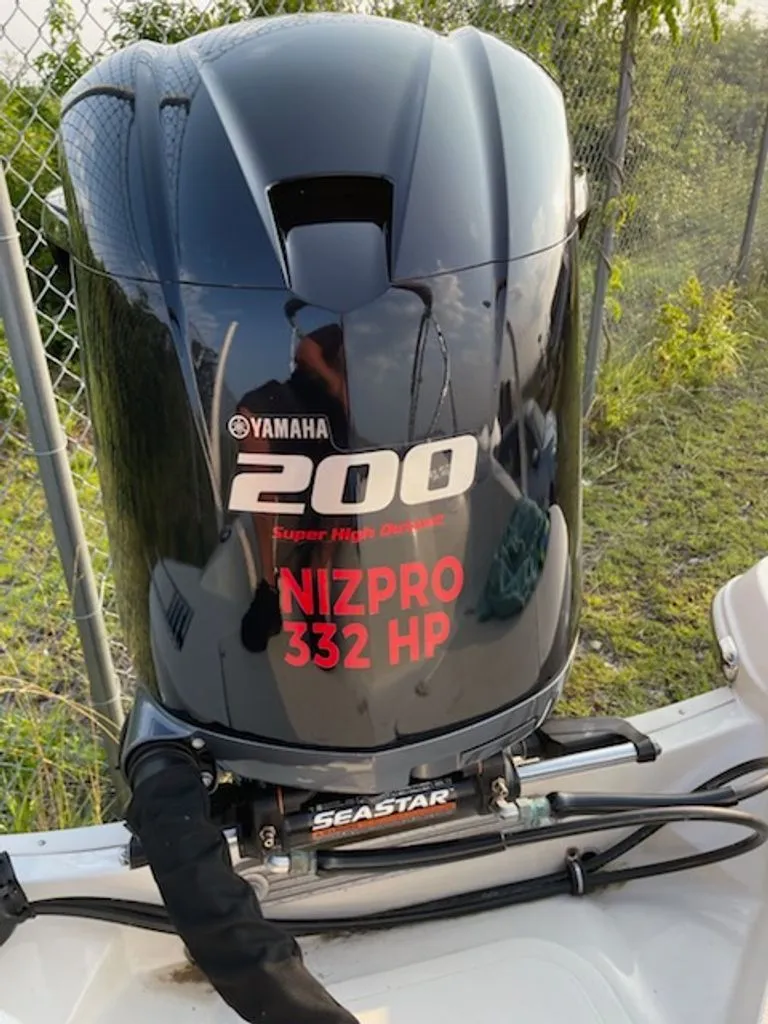 Slide: The Image of Stingray 212 SC 2022 - 3