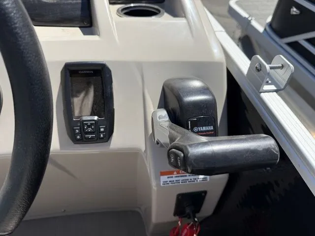 Slide: The Image of Control console of a 2017 Bennington 21SLX boat. - 16