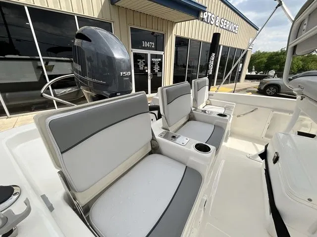 Slide: The Image of NauticStar 211 Hybrid 2021 - 10