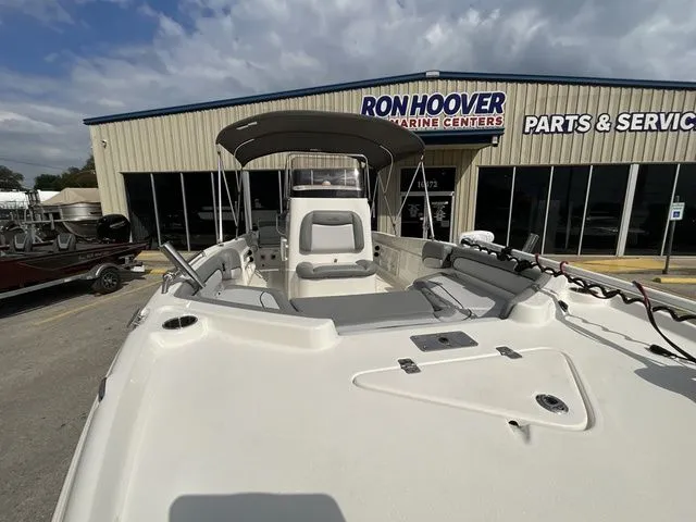 Slide: The Image of NauticStar 211 Hybrid 2021 - 12