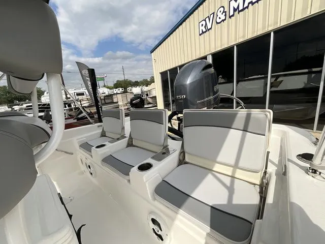 Slide: The Image of NauticStar 211 Hybrid 2021 - 16