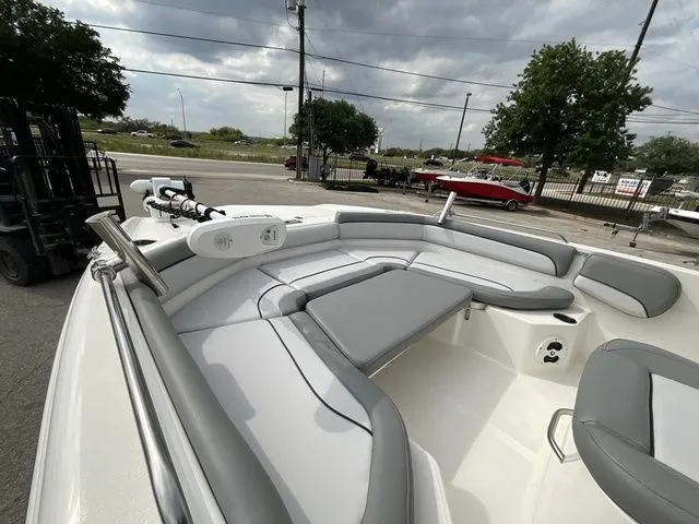 Slide: The Image of NauticStar 211 Hybrid 2021 - 17