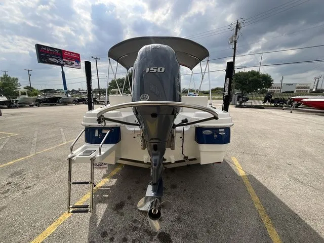 Slide: The Image of NauticStar 211 Hybrid 2021 - 19