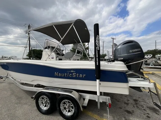 Slide: The Image of NauticStar 211 Hybrid 2021 - 3