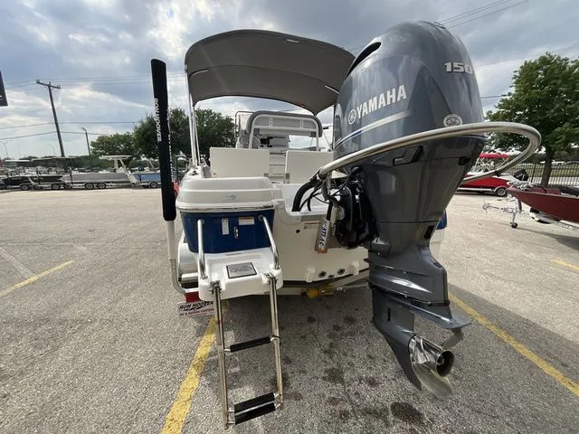 Slide: The Image of NauticStar 211 Hybrid 2021 - 4