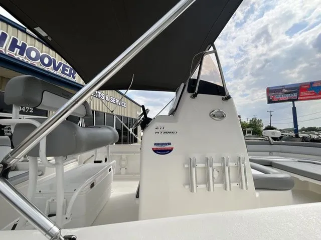 Slide: The Image of NauticStar 211 Hybrid 2021 - 6