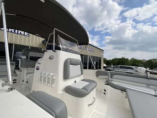 Slide: The Image of NauticStar 211 Hybrid 2021 - 7