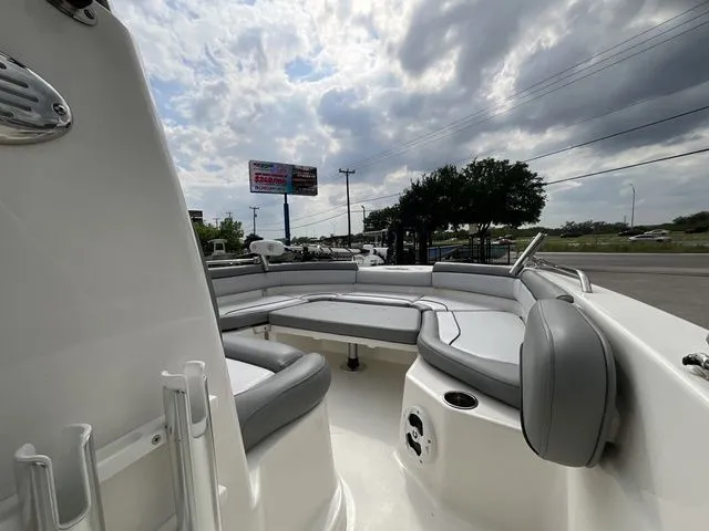 Slide: The Image of NauticStar 211 Hybrid 2021 - 9