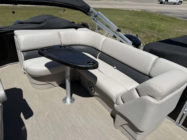 Slide: The Image of Interior of a 2017 Bennington 21SLX pontoon boat with seating area. - 17