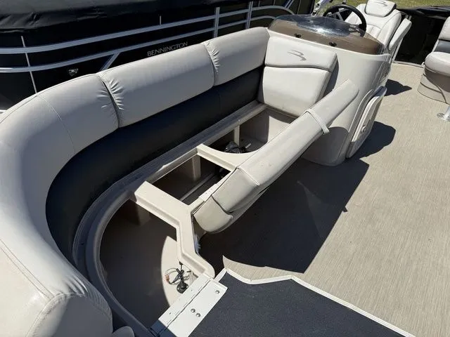 Slide: The Image of Interior of a 2017 Bennington 21SLX pontoon boat with seating area. - 6