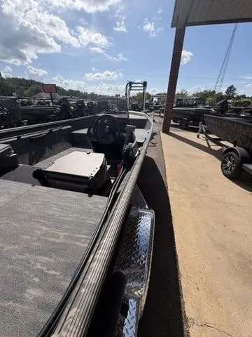 Slide: The Image of War Eagle 860LDSV 2026 - 14