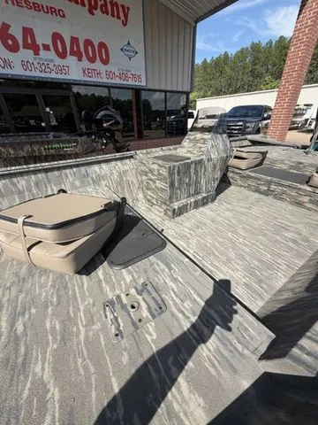 Slide: The Image of War Eagle 860LDSV 2026 - 8