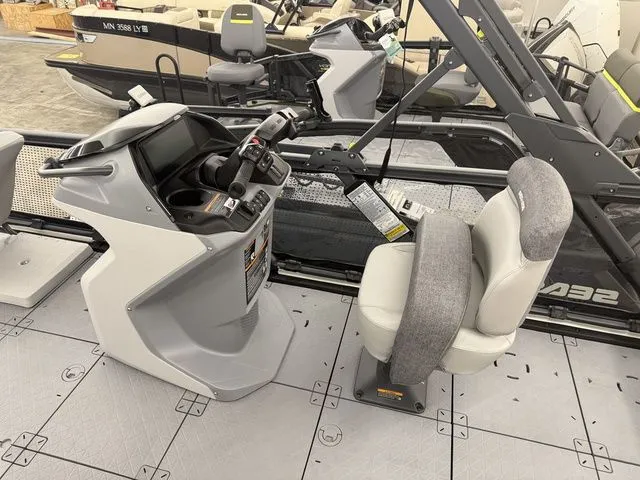 Slide: The Image of Sea-Doo Switch Sport™ 21 - 300 Hp - Tech Painted 2026 - 10