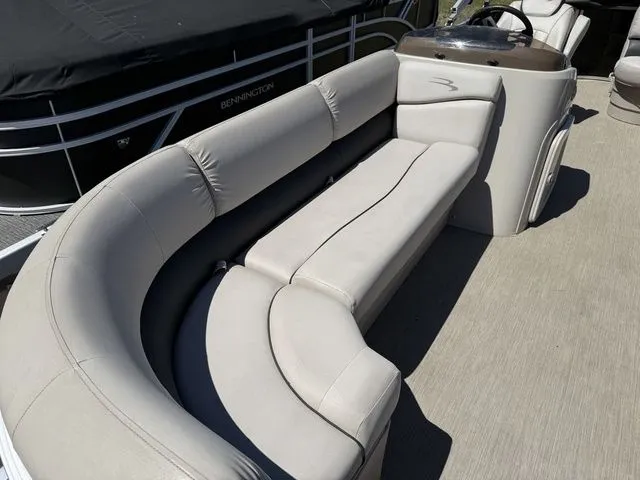 Slide: The Image of 2017 Bennington 21SLX pontoon boat with beige seating area. - 5