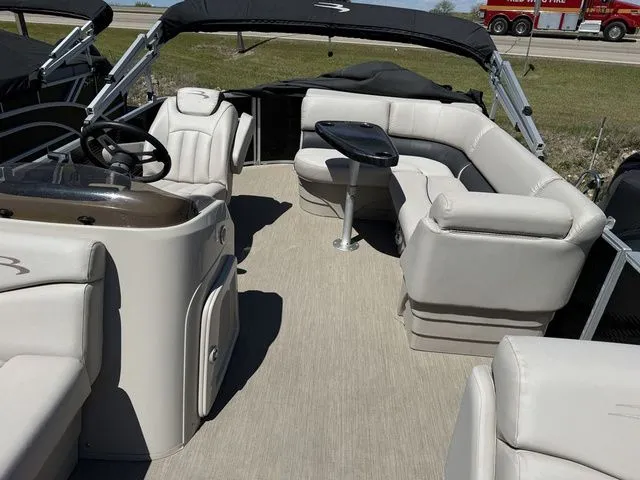 Slide: The Image of Interior of a 2017 Bennington 21SLX pontoon boat with seating area. - 9