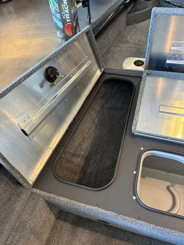 Slide: The Image of Tracker Pro Team 175 TF 2026 - 18