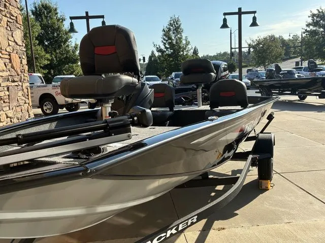 Slide: The Image of Tracker Pro Team 175 TF 2026 - 25