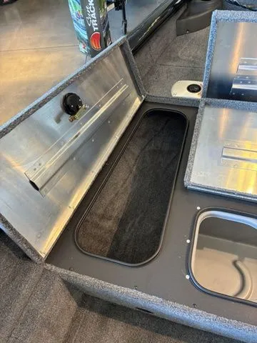 Slide: The Image of Tracker Pro Team 175 TF 2026 - 9