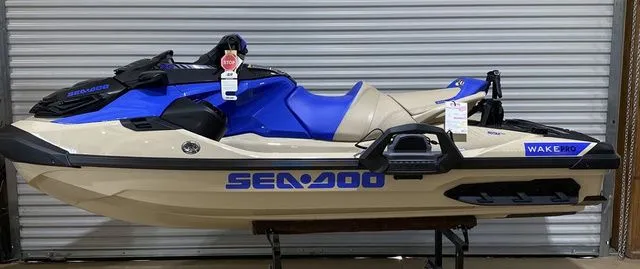 Slide: The Image of Sea-Doo Wake 2025 - 24