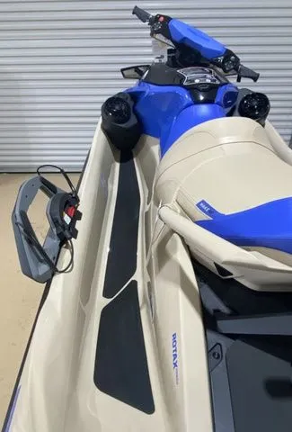 Slide: The Image of Sea-Doo Wake 2025 - 5