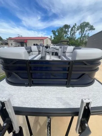 Slide: The Image of Bennington 22 S CRUISE JUMP SEAT 2026 - 4