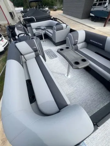 Slide: The Image of Bennington 22 S CRUISE JUMP SEAT 2026 - 5