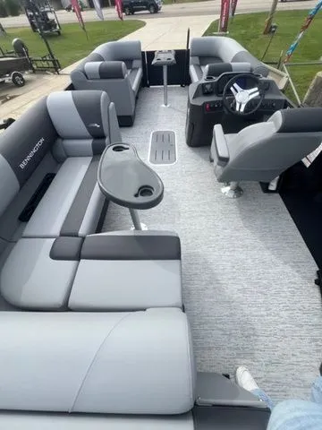 Slide: The Image of Bennington 22 S CRUISE JUMP SEAT 2026 - 9