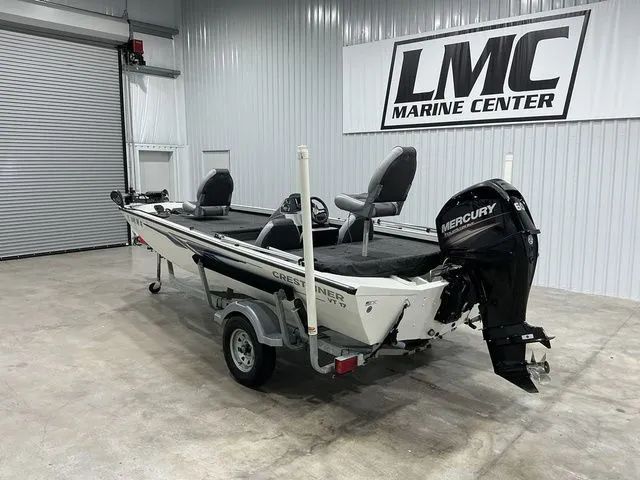 Slide: The Image of Crestliner VT 17 2016 - 10