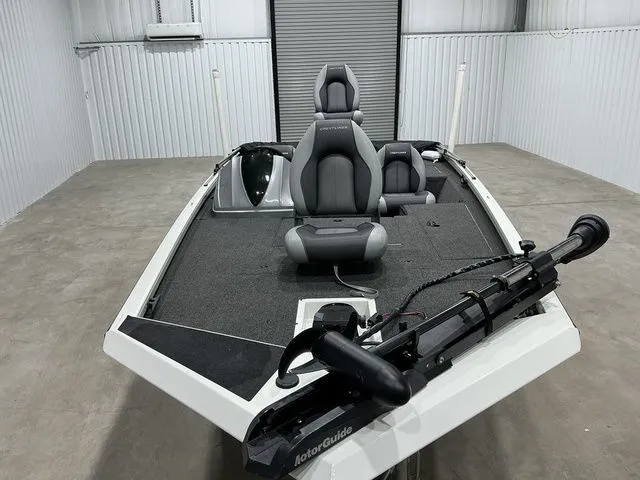 Slide: The Image of Crestliner VT 17 2016 - 4