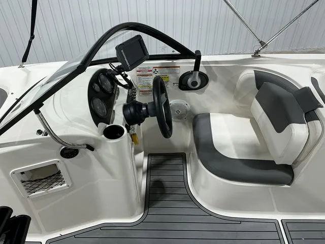 Slide: The Image of Bayliner ELEMENT E21 Fish 2019 - 10