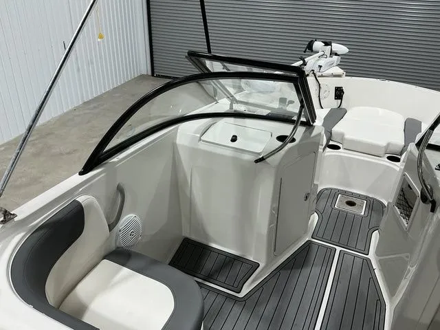 Slide: The Image of Bayliner ELEMENT E21 Fish 2019 - 21