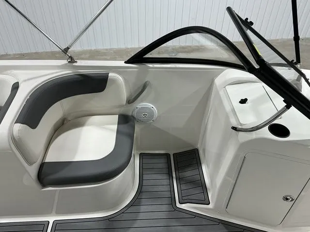 Slide: The Image of Bayliner ELEMENT E21 Fish 2019 - 24