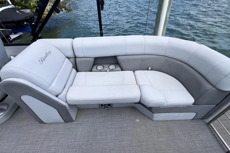 Slide: The Image of 2023 Bentley Pontoons 250 Elite Admiral with luxurious seating and cup holders. - 14