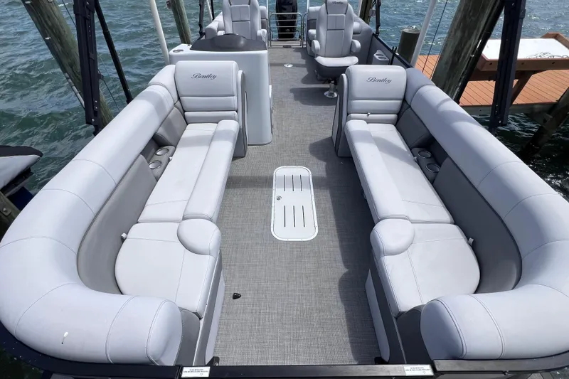 Slide: The Image of 2023 Bentley Pontoons 250 Elite Admiral with luxurious seating on the water. - 26