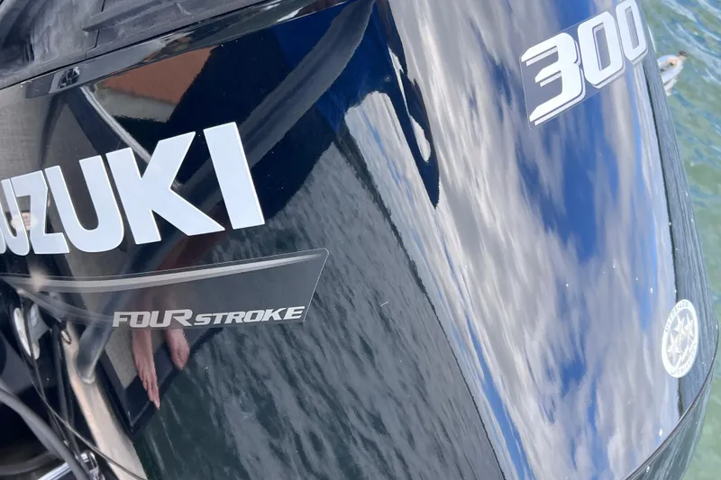Slide: The Image of Suzuki 300 Four Stroke engine on 2023 Bentley Pontoons 250 Elite Admiral. - 8