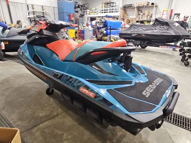 Slide: The Image of Sea-Doo Wake 2019 - 7