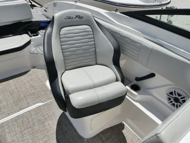 Slide: The Image of Sea Ray SPX 210 2021 - 11