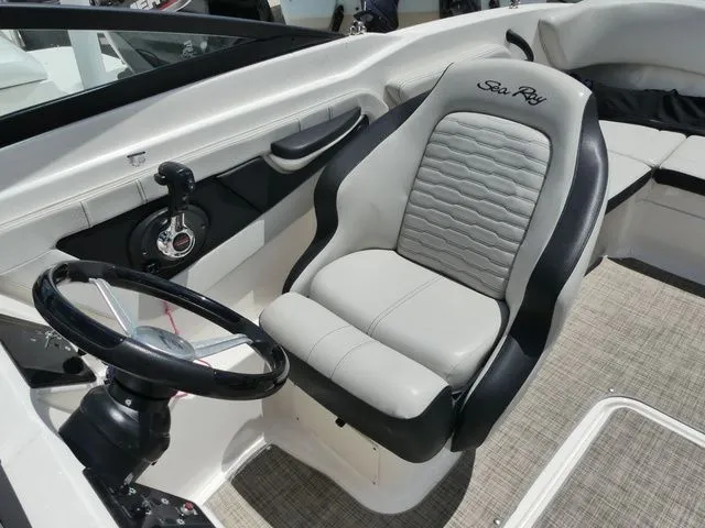 Slide: The Image of Sea Ray SPX 210 2021 - 12