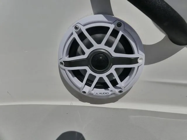 Slide: The Image of Sea Ray SPX 210 2021 - 17