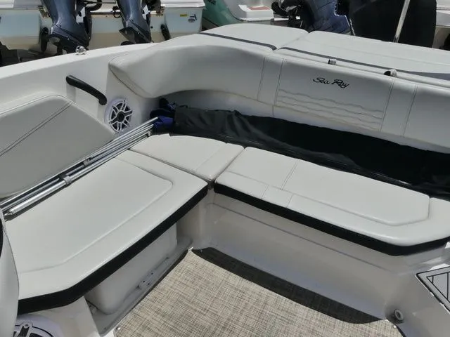 Slide: The Image of Sea Ray SPX 210 2021 - 5