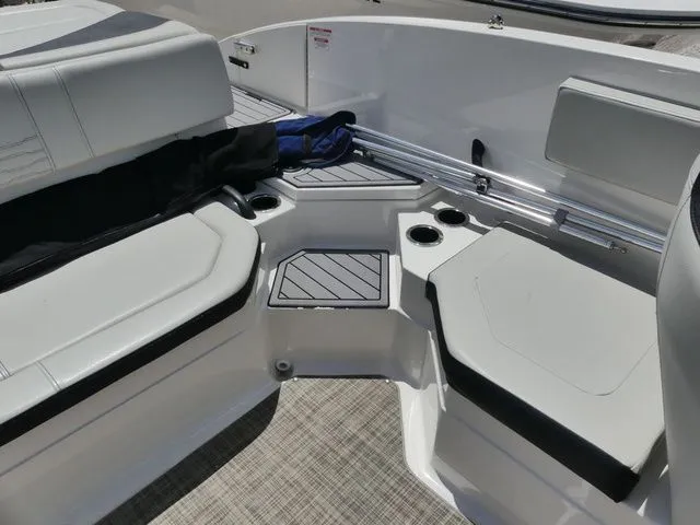 Slide: The Image of Sea Ray SPX 210 2021 - 6