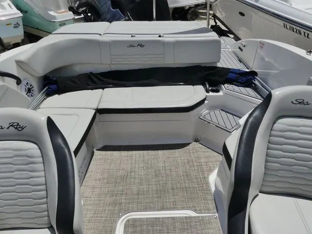 Slide: The Image of Sea Ray SPX 210 2021 - 7