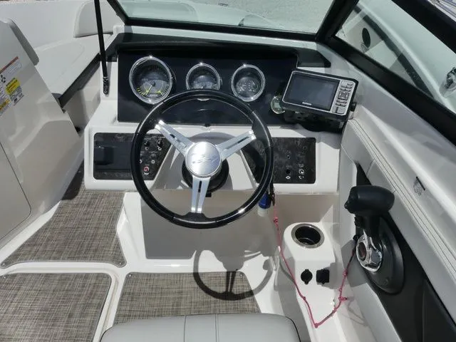 Slide: The Image of Sea Ray SPX 210 2021 - 9