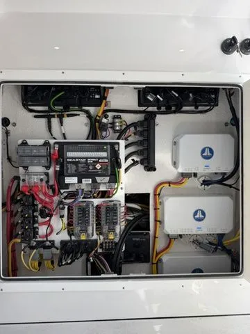 Slide: The Image of Sportsman Heritage 321 Center Console 2026 - 19