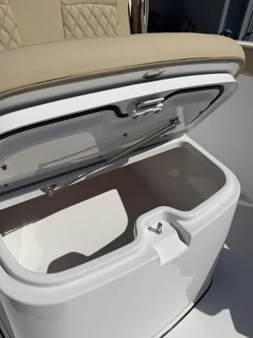 Slide: The Image of Sportsman Heritage 321 Center Console 2026 - 9