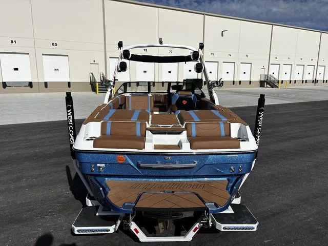 Slide: The Image of Malibu Wakesetter 23 LSV 2026 - 10