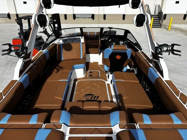 Slide: The Image of Malibu Wakesetter 23 LSV 2026 - 11
