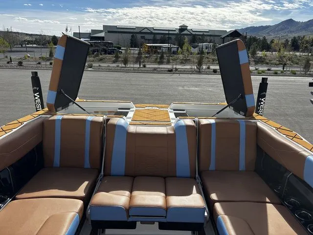 Slide: The Image of Malibu Wakesetter 23 LSV 2026 - 12